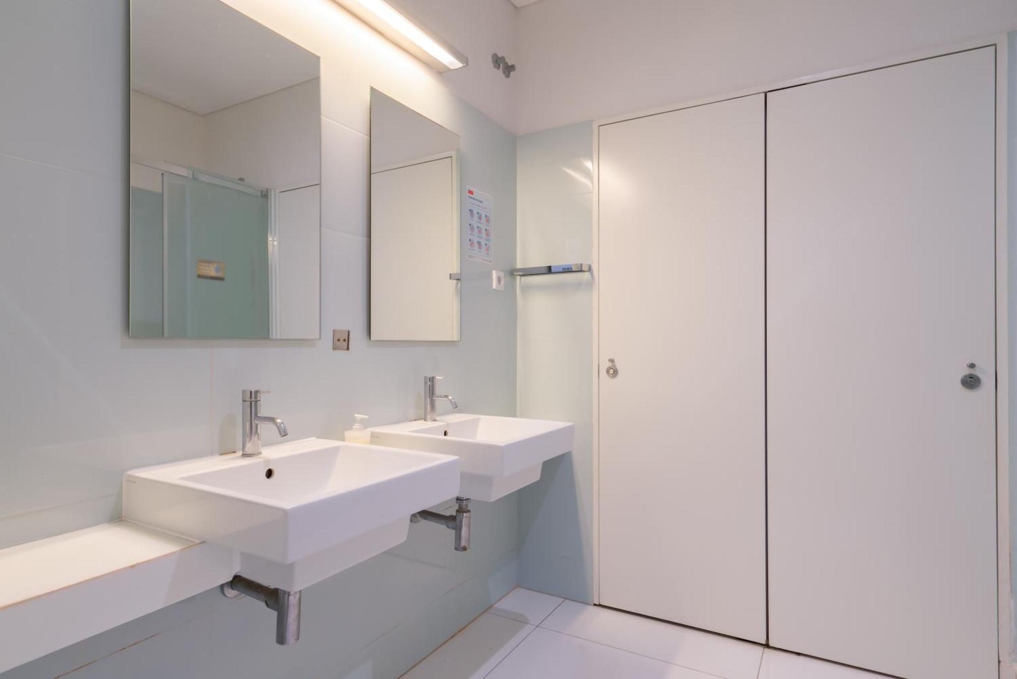 Albergue Lounge & By Host Wise
